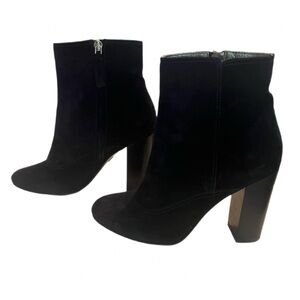 Lanvin Black Heeled Boots with Sleek Design